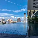 Tropicana 218 Macalister #Top Floor #Wideangleviews #Infinitypool #Georgetown #8Pax #3Br 2Bath #2Queen 4Single #Near Island Hospital #Quality Well Maintained #Private Host